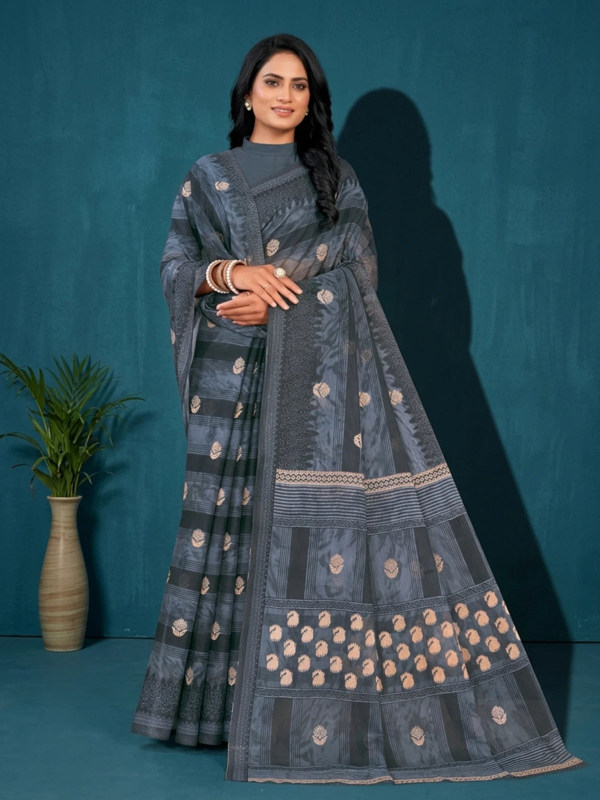 Minu fashions Printed Daily Wear Pure Cotton Saree (Grey)