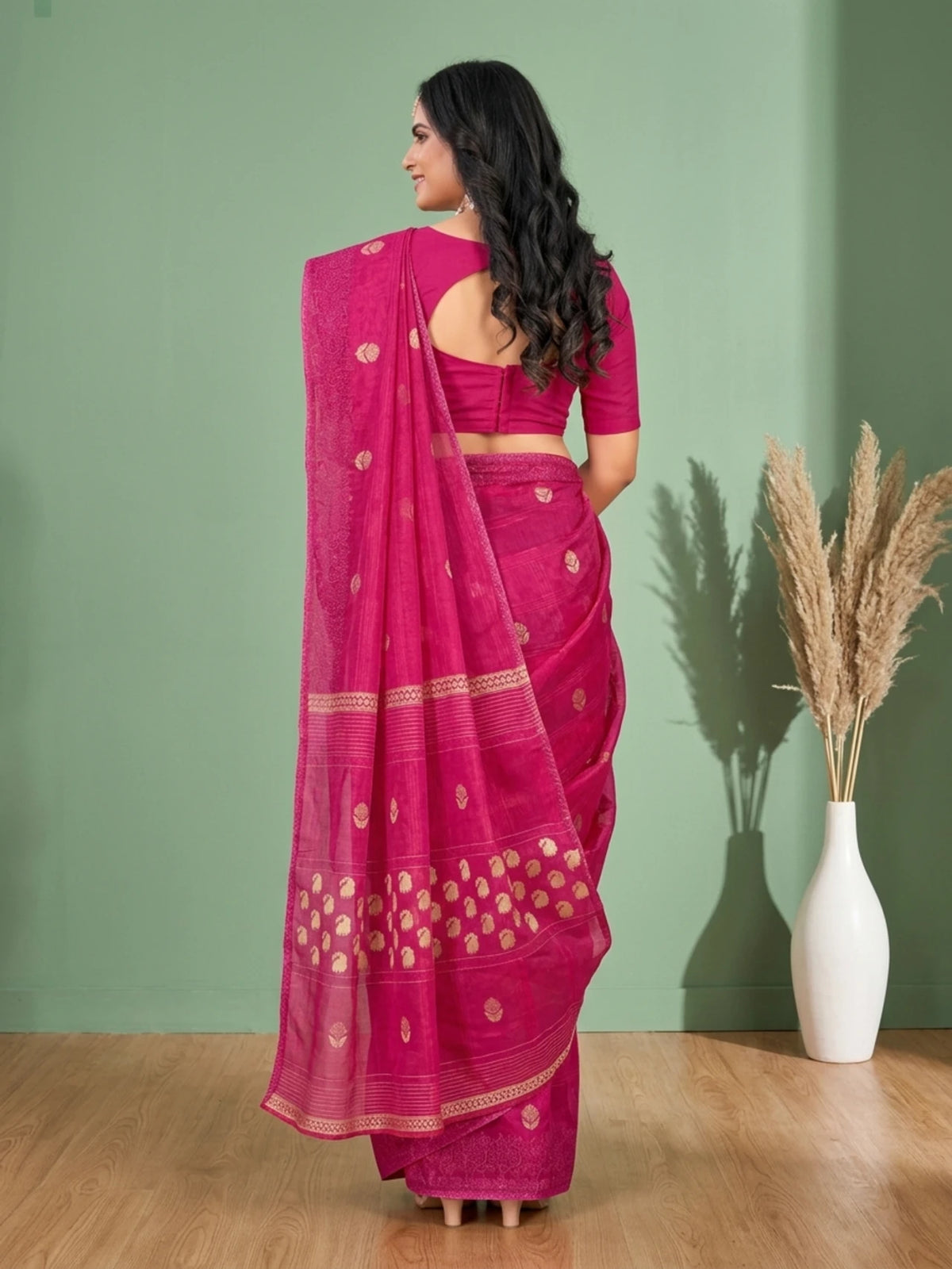 Minu fashions Floral Print Daily Wear Pure Cotton Saree (Pink)