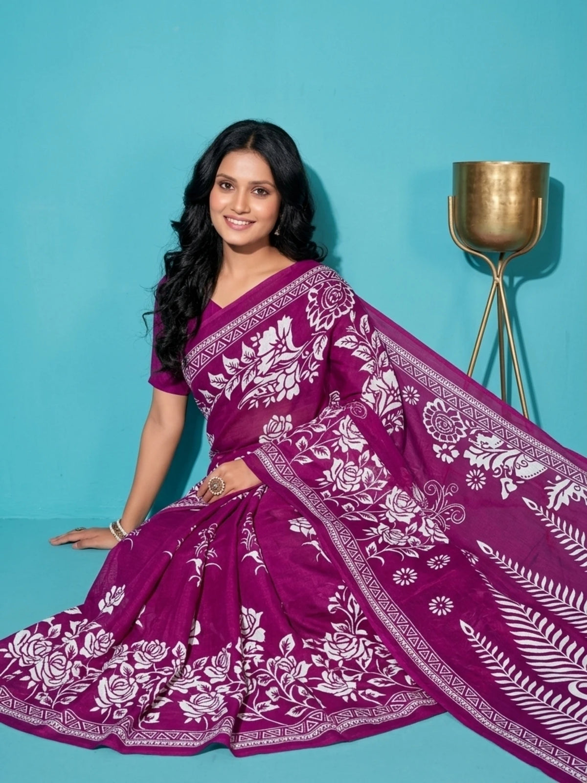 Minu fashions Floral Print Daily Wear Pure Cotton Saree (Purple)