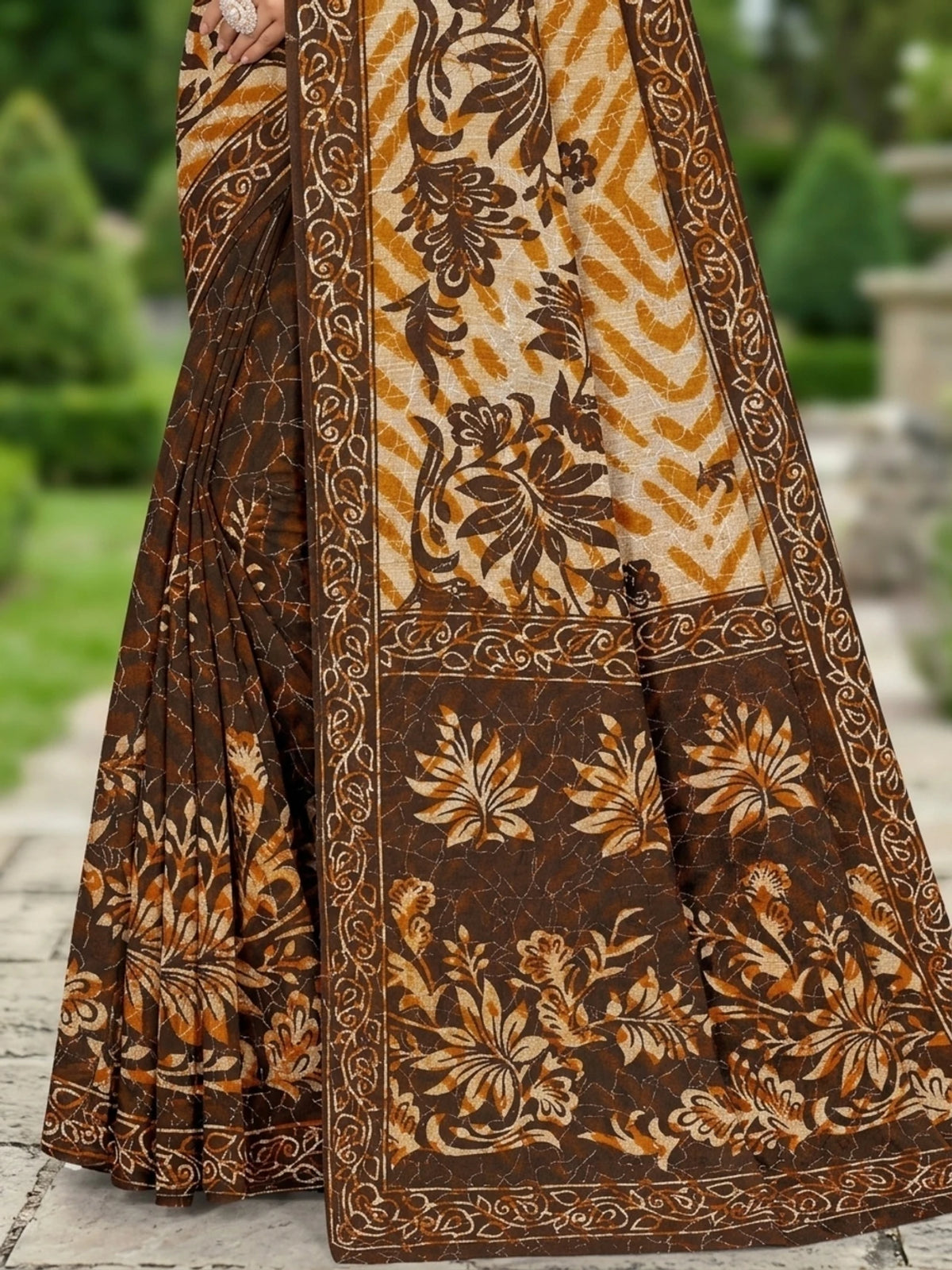 Minu fashions Printed Daily Wear Pure Cotton Saree (Brown)