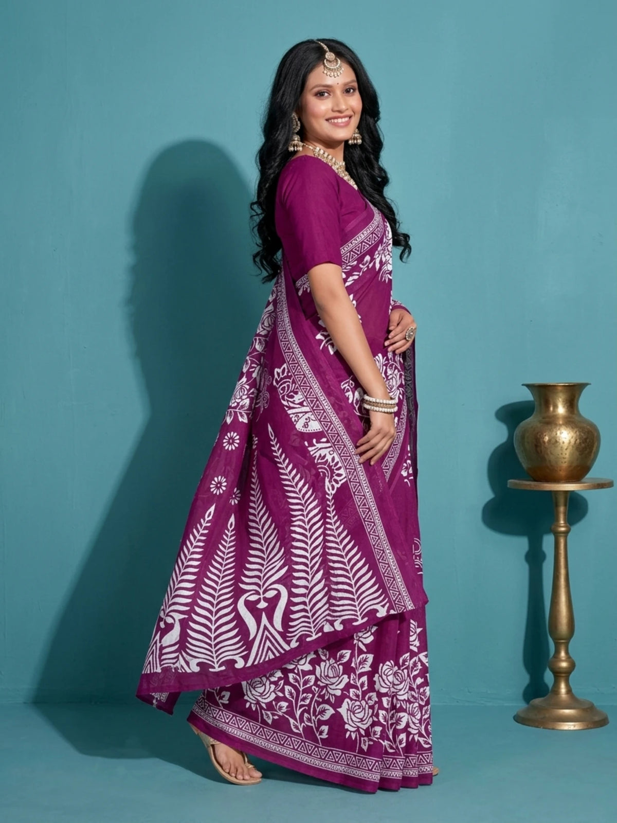 Minu fashions Floral Print Daily Wear Pure Cotton Saree (Purple)