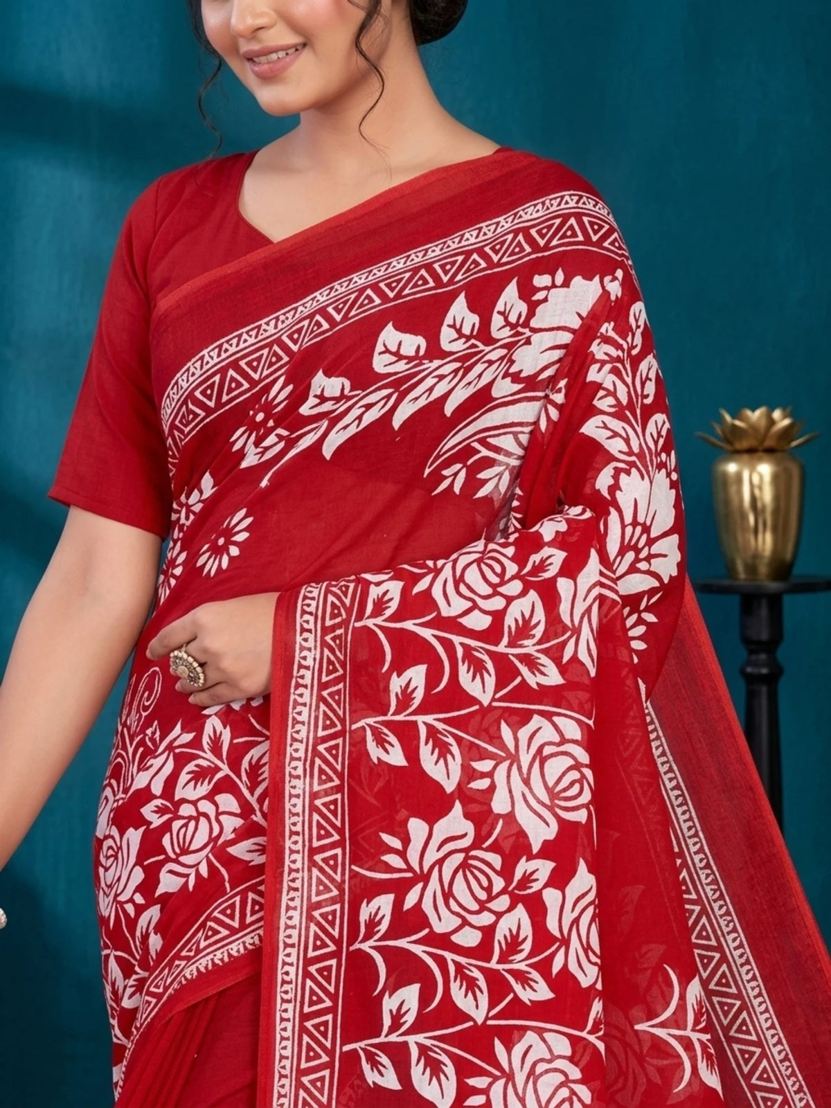 Minu fashions Floral Print Daily Wear Pure Cotton Saree (Red)