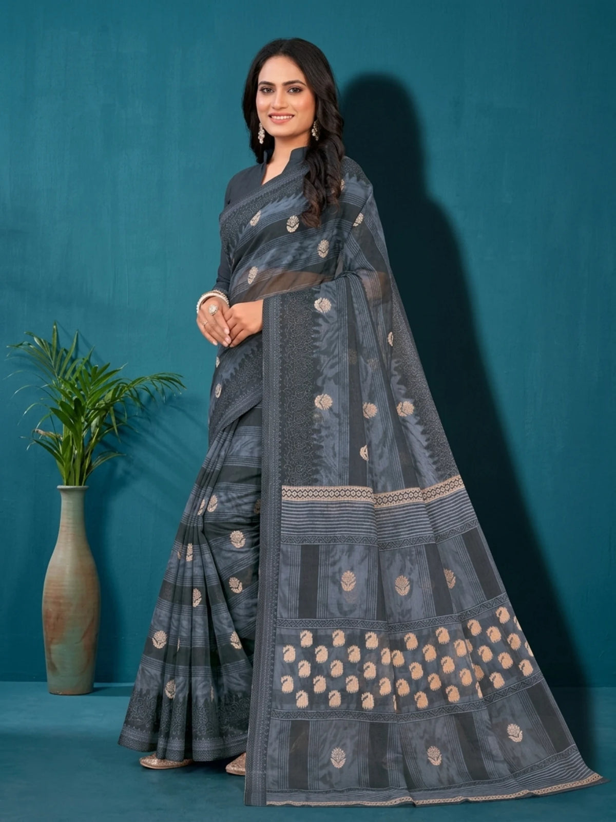 Minu fashions Printed Daily Wear Pure Cotton Saree (Grey)