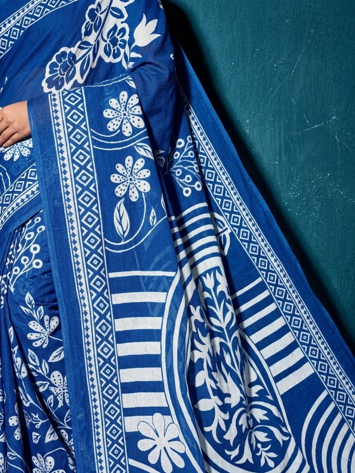 Minu fashions Printed Daily Wear Pure Cotton Saree (Dark Blue)