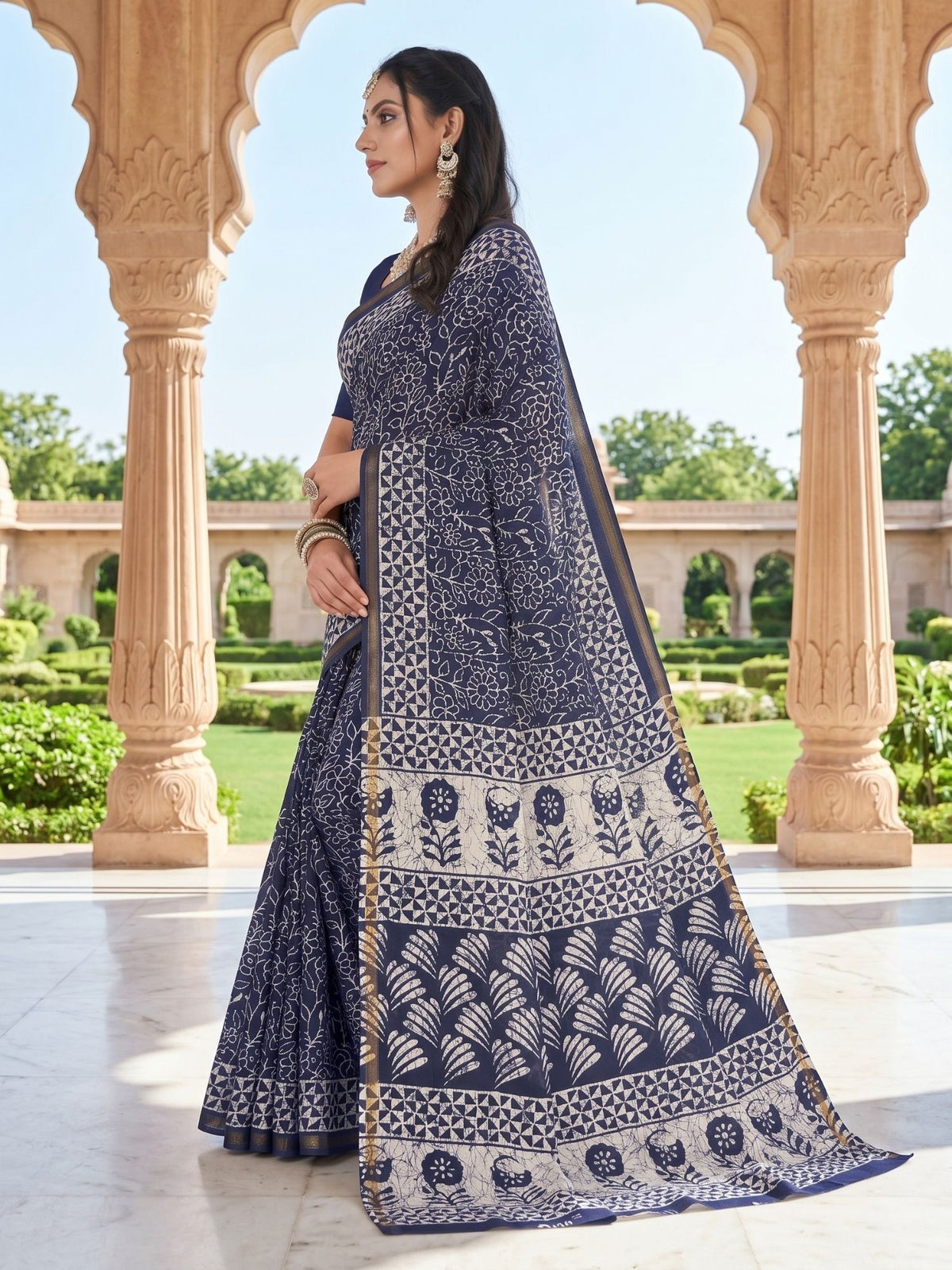 Ishani Border Vintage Printed Saree