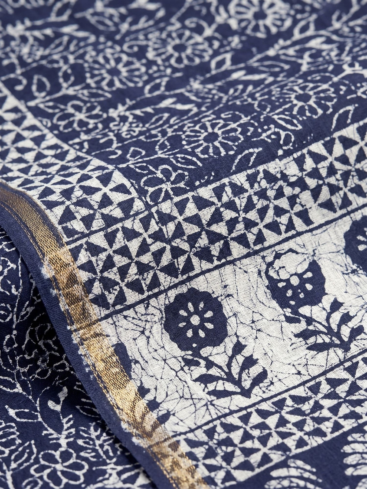 Ishani Border Vintage Printed Saree