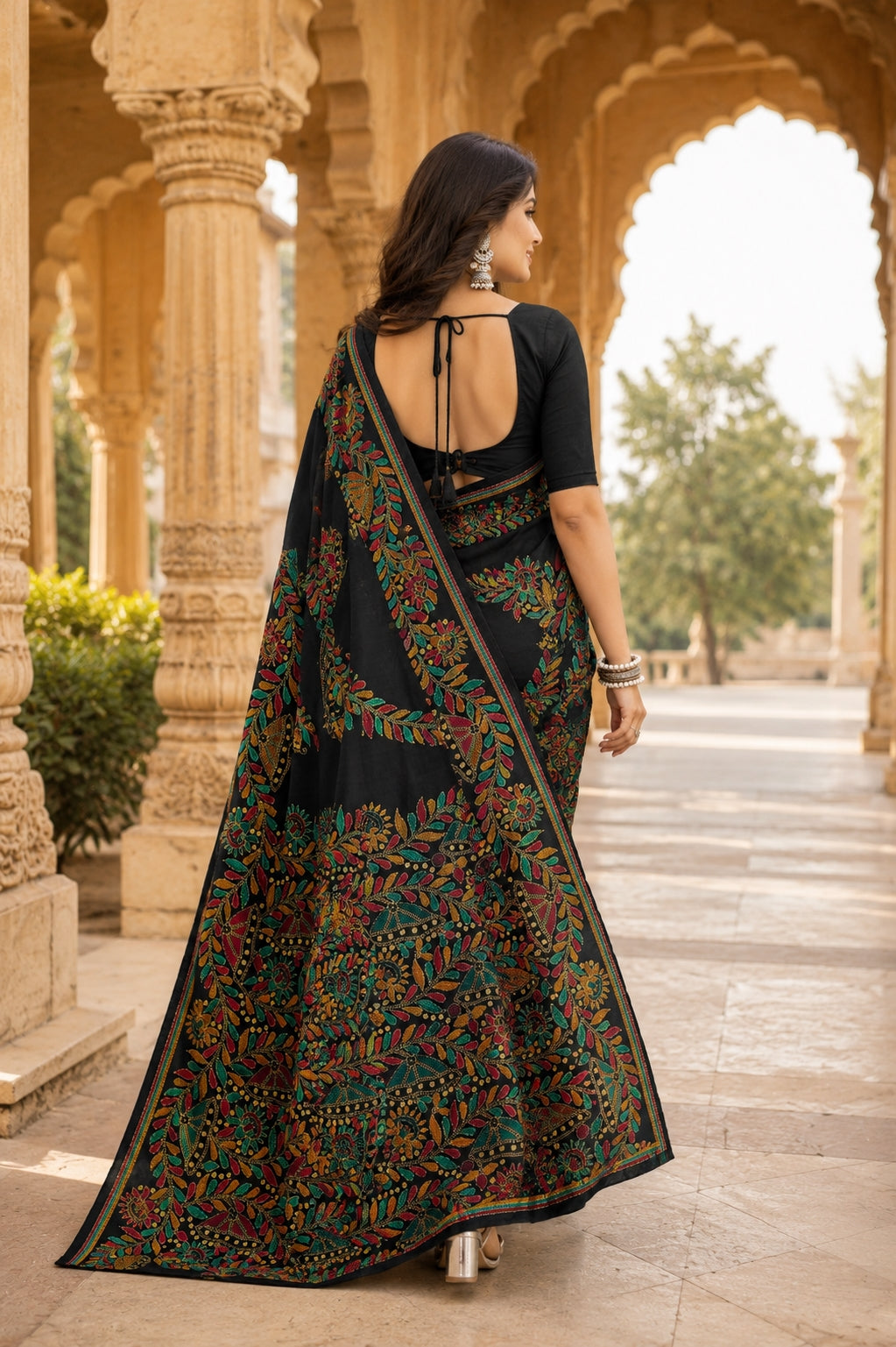 Minu Nakshi Kantha Women's Black Pure Cotton Floral Printed Saree