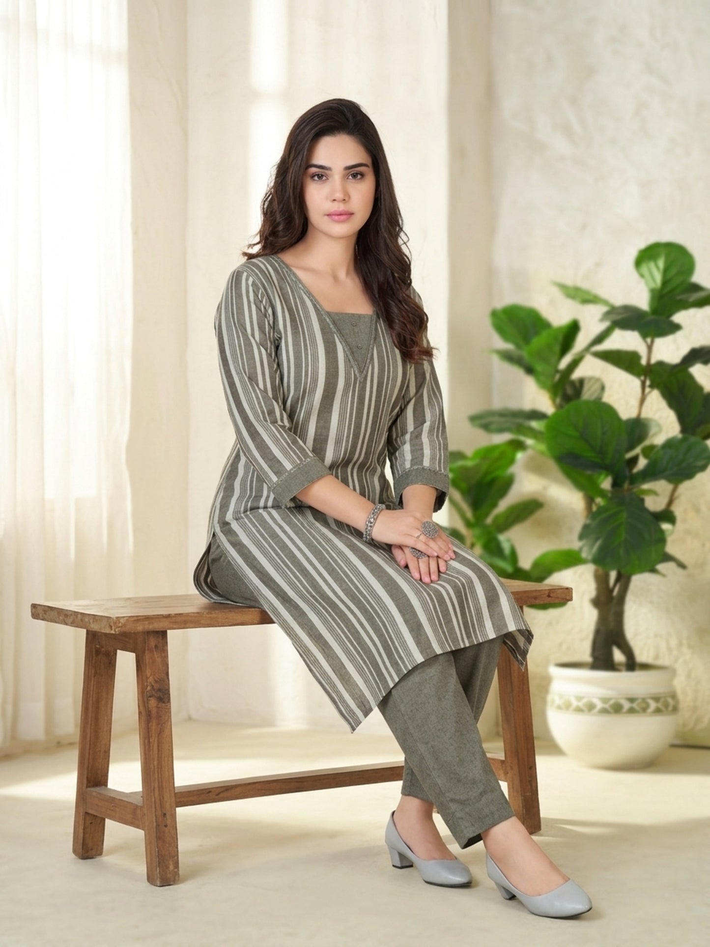 Minu Kurta-Set Sparkle Women Striped Straight Kurti with Trousers | Ank