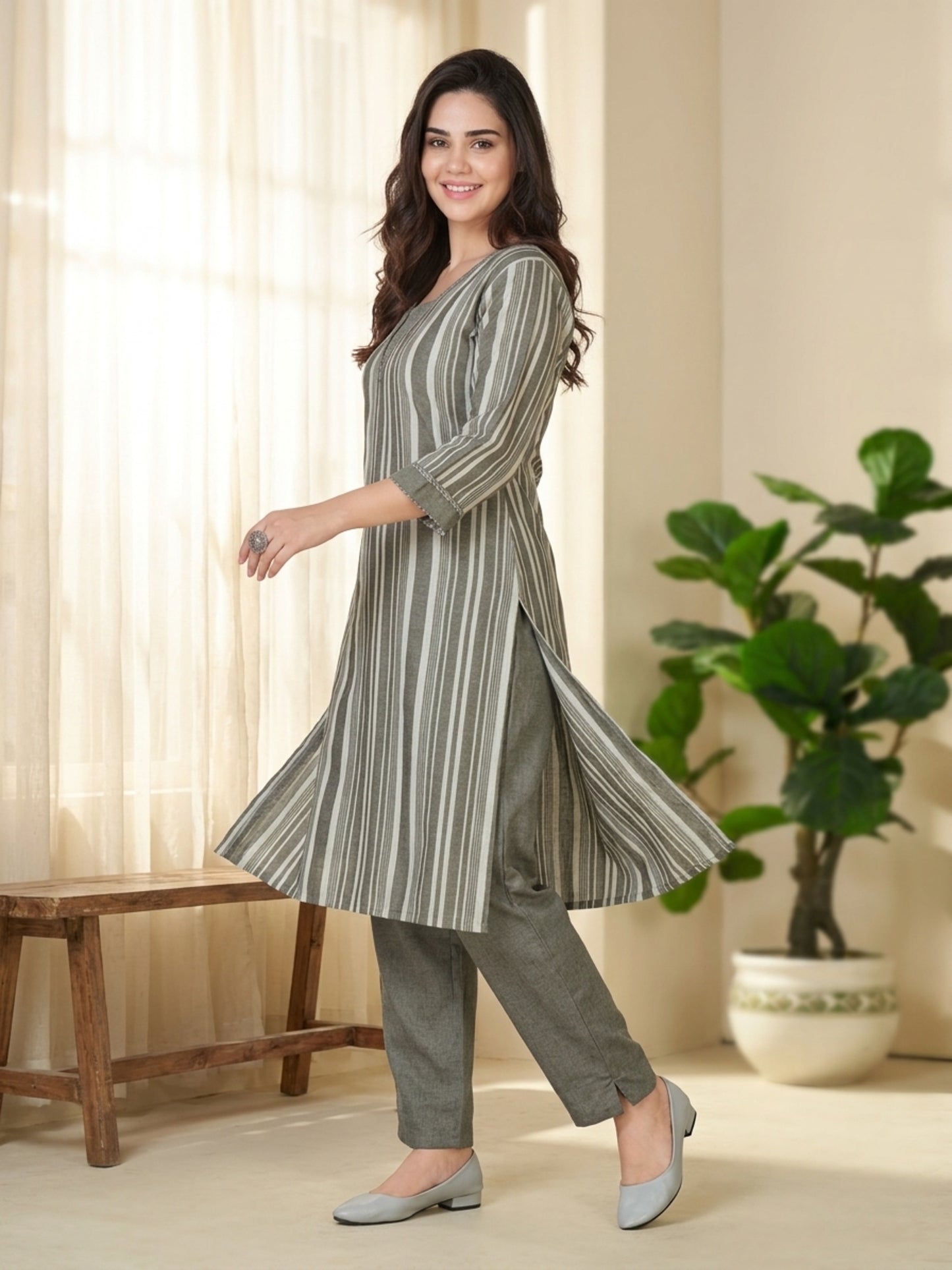 Minu Kurta-Set Sparkle Women Striped Straight Kurti with Trousers | Ank